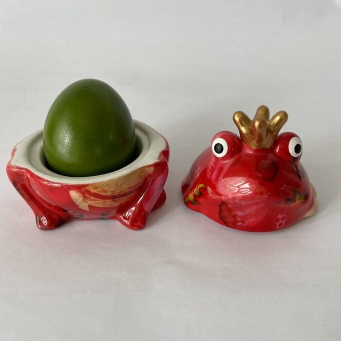 Frosch2 rot mit Ei